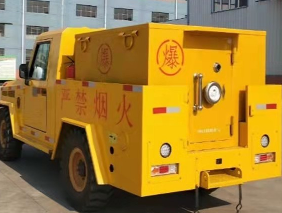 陆良凯龙爆破器材运输车：保障爆破任务的安全运行